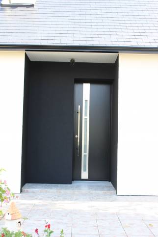 Nouvelle porte d'entrée sur une maison isolée par l'extérieur - Tourcoing 59200