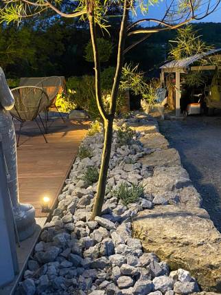 Aménagement paysager de nuit 