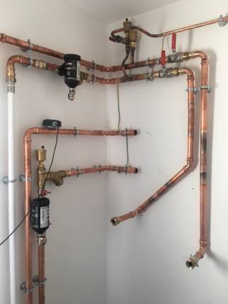 Circuit de plomberie en cuivre pour la pompe à chaleur - Nantes 44