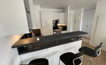 Comptoir de la cuisine côté salon