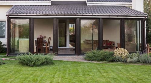 Extension par une véranda vu de l'extérieur