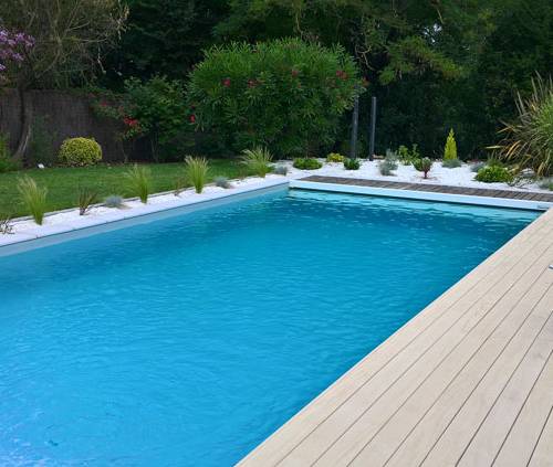 Construction de piscine avec terrasse en matériau composite à Rochefort 17