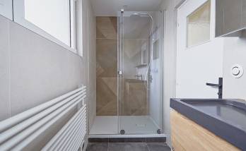 La cabine de douche a été déplacée