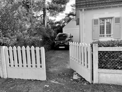 Ancienne allée du garage et ancien portail (Merville 14810)