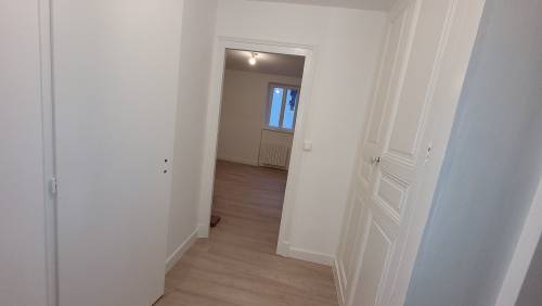 Le dégagement vers une chambre
