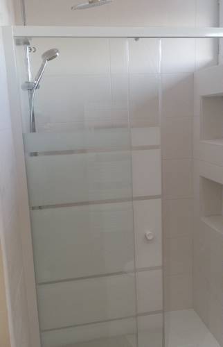 Pose des joints, colonne de douche et paroi 