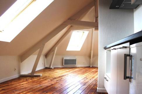 Aménagement complet de combles en studio à Targon