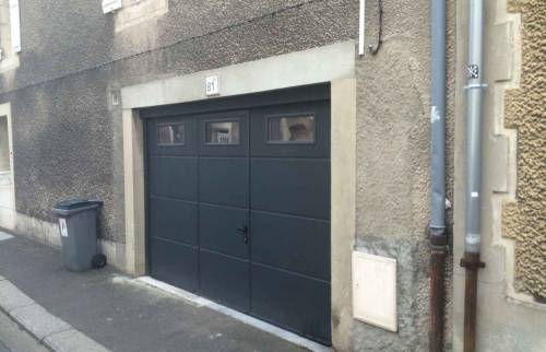 Pose d'une porte de garage avec portillon à Caen