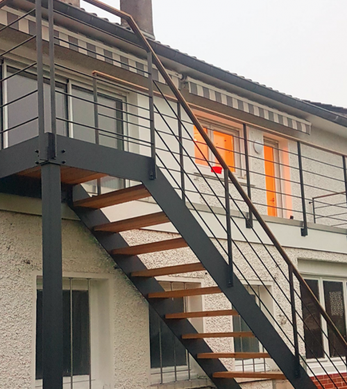 Escalier en acier galvanisé à Saintes, Royan et Cognac