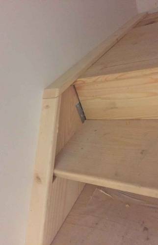 Pose des marches, contremarches et stylobates de l'escalier - La Maison des Travaux Paris 