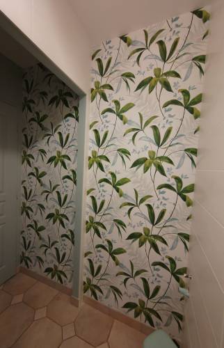 Pose de tapisserie espace WC