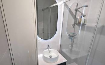 pose de fournitures de salle de bains