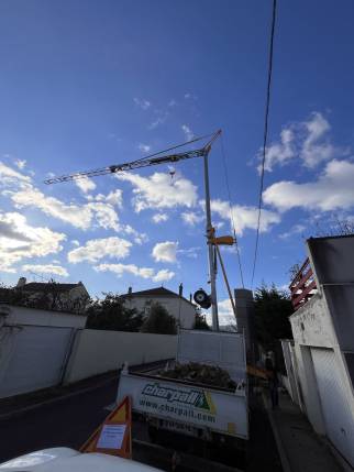 Rénovation de toiture avec installation de grue de chantier - Bourg-lès-Valence 26500