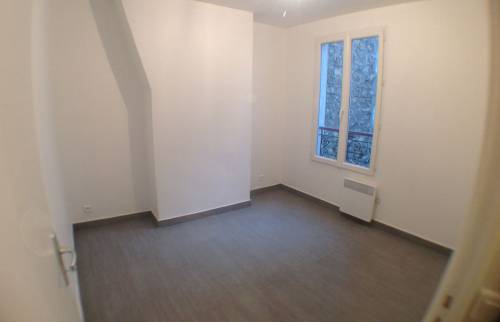 Nouveaux revêtement de sol dans la chambre