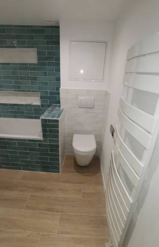 Groupe VMC intégré et mur d'intimité WC