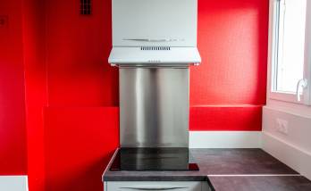 Cuisine terminée et toile de verre posée et peinte pour cet appartement locatif