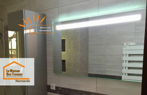 Miroir LED rétroéclairé avec éclairage homogène et économe en énergie, parfait pour une ambiance douce et élégante.