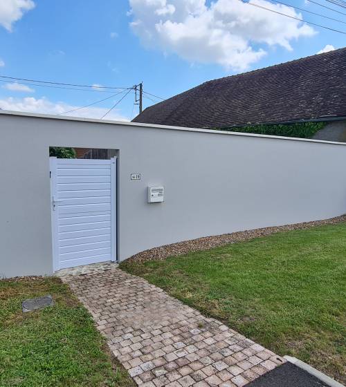 Mur de clôture terminé