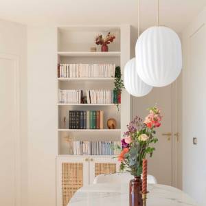 bibliothèque sur-mesure dans la maison rénovée à Montrouge – projet Sukeru par Yanna Williams