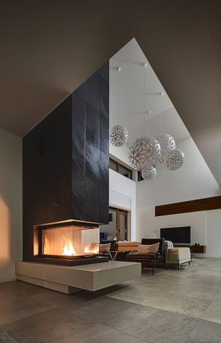 Cheminée à trois faces vitrées