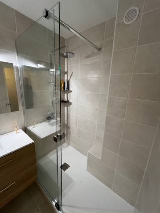 Rénovation de salle de bain avec douche ouverte - Nantes 44200