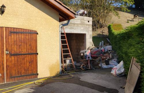 Chantier de construction du garage en cours