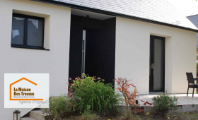 Façade modernisée à Villeneuve-sur-Lot avec entrée design, rénovée par La Maison Des Travaux, agence d’Agen.