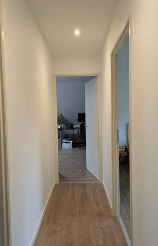 Après travaux : couloir rénové et modernisé à La Murette