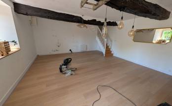 Nouveau revêtement de sol : rendu chaleureux et moderne dans le séjour