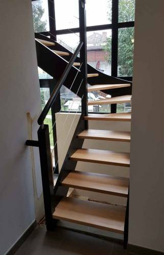 Départ de l'escalier après rénovation (Montgeron 91230)
