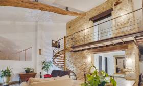 Réalisation d'un escalier métal avec coursive, en finition effet "rouillé", commune du Val de Saône