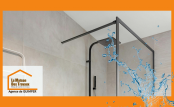 Douche à l’italienne moderne à Tréogat avec robinetterie noire et paroi en verre, conçue pour un confort optimal.