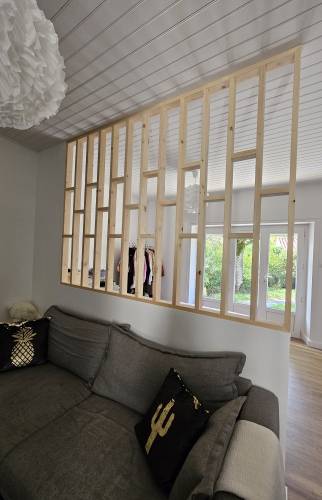 Décoration intérieure avec cette claustra en bois 