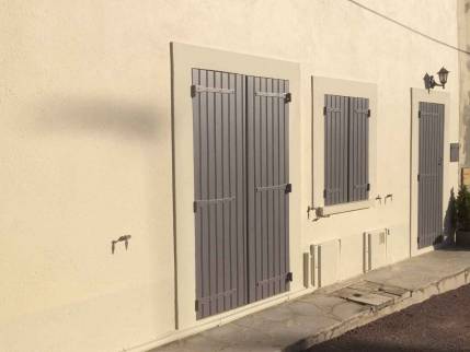 Peinture des volets à Ifs (14123)