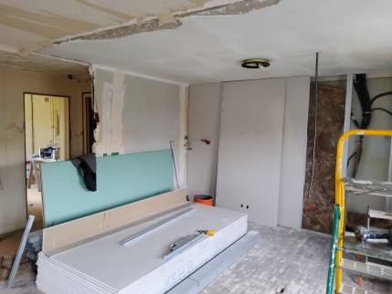 Isolation thermique et pose des plaques de plâtre