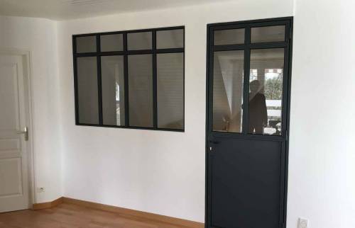 Installation d'une verrière d'atelier dans une cage d'escalier 