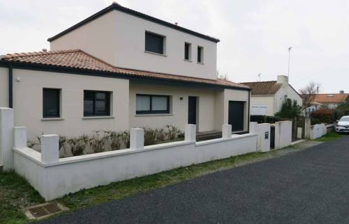 Maison avant la pose de portail et clôture - Pornic 44210