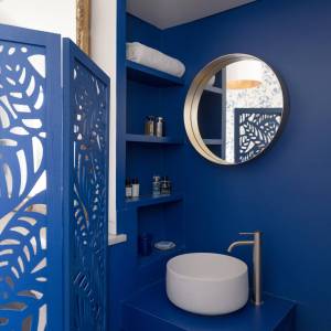 Salle de bain rénovée avec plan vasque sur mesure et finitions élégantes à Oullins