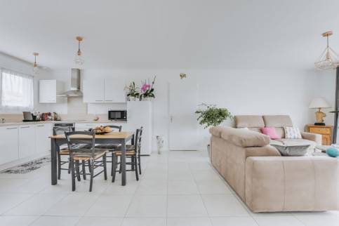  Rénovation de maison avec peinture et carrelage blancs - La Voulte-sur-Rhône 07800
