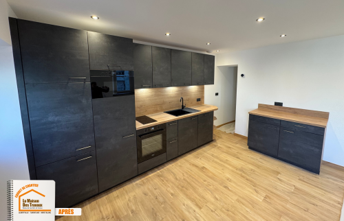 La Maison des Travaux Albertville Moûtiers, travaux cuisine Savoie, rénovation intérieur ancien, parquet stratifié cuisine, isolation intérieure murs, cuisine équipée rénovation