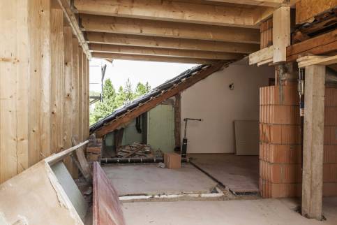 Travaux de surélévation de maison en cours - La Plaine sur mer 44770