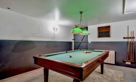 Salle de billard au sous sol d'une maison - La Maison des travaux Paris