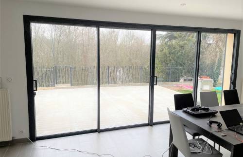 Naie vitrée double vantaux vue intérieure pavillon à MAGNY-LE-HONGRE (77700)
