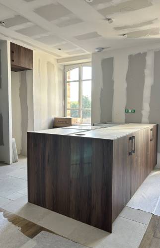 Mise en place de l’îlot central de la cuisine 