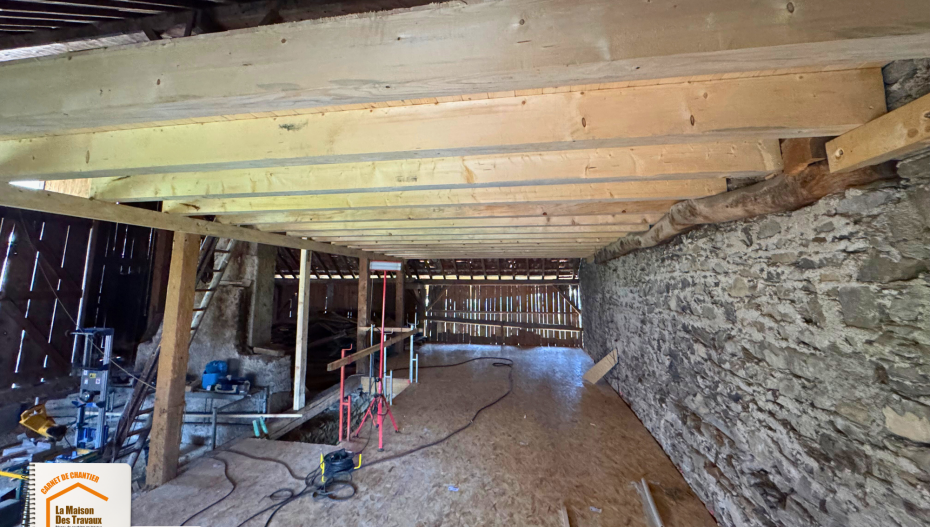  rénovation chalet savoyard, rénovation plancher ancien, transformation grange Megève Combloux, aménagement mezzanine montagne, rénovation maison ancienne
