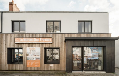 Surélévation de 47 m² de l'agence La Maison des Travaux Vertou - vue extérieur