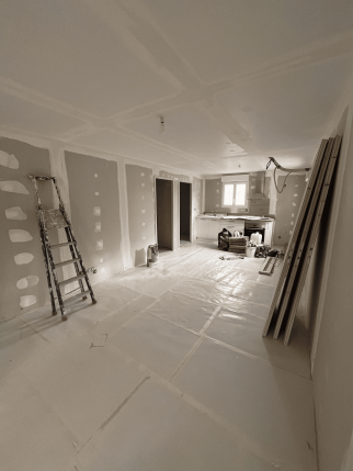 Travaux de rénovation en cours dans une dépendance de résidence secondaire - Montélier 26120