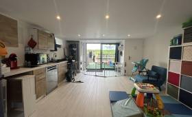 Fleurieu sur Saone (69250) : Aménagement du garage en espace d'activité / salle de jeux pour une assistante maternelle