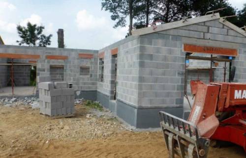 Construction maison en terre plein 