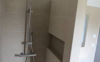 Nouvelle salle de bain design La Maison Des Travaux Ales